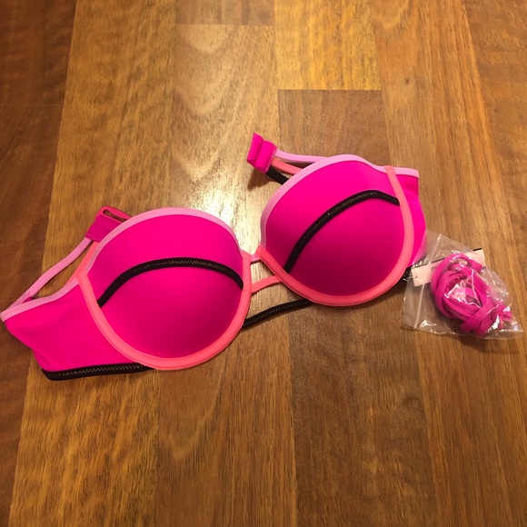 NWT Victoria’s Secret swim top - Picture 1 of 3